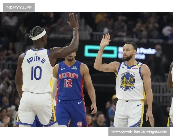 库里火力全开勇士主场鏖战开拓者上演西部精彩对决 库里火力全开勇士主场鏖战开拓者上演西部精彩对决