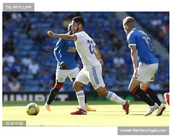 镜头之外：皇马替补席维尼修斯为罗德里戈的进球疯狂庆祝